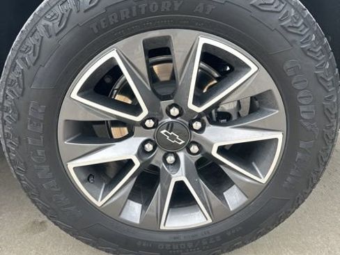 Used 2023 Chevrolet Tahoe Z71 w/ Luxury Package image 12