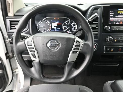 Used 2022 Nissan Titan SV RWD image 7