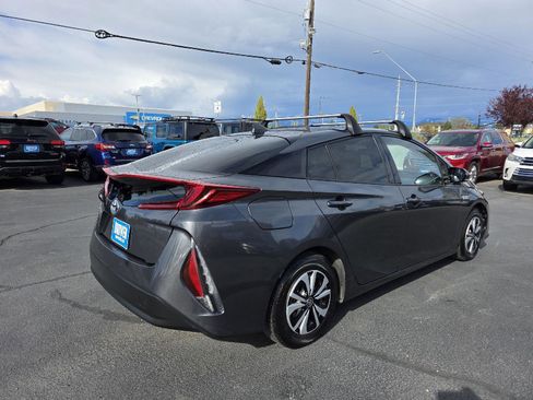 Used 2018 Toyota Prius Prime Premium image 5
