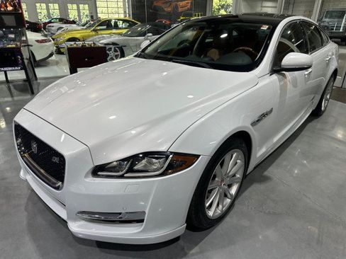 Used 2016 Jaguar XJ R-Sport RWD image 12