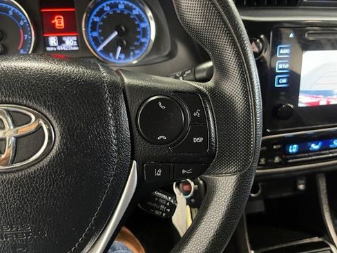 Used 2018 Toyota Corolla LE FWD image 28