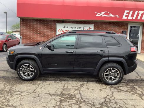Used 2022 Jeep Cherokee Trailhawk w/ Sun & Sound Group image 4