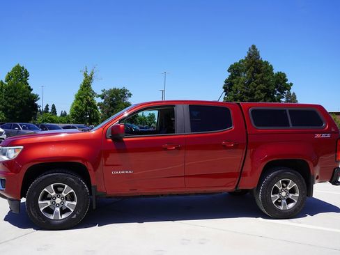 Used 2018 Chevrolet Colorado Z71 AWD/4WD image 3