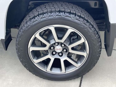 Used 2022 GMC Canyon Denali image 9