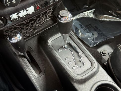 Used 2016 Jeep Wrangler Unlimited Rubicon AWD/4WD image 19