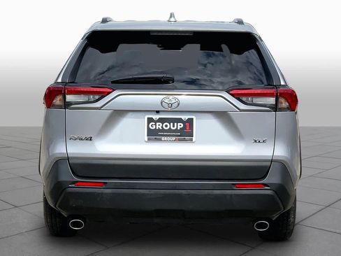 Used 2025 Toyota RAV4 XLE FWD image 5