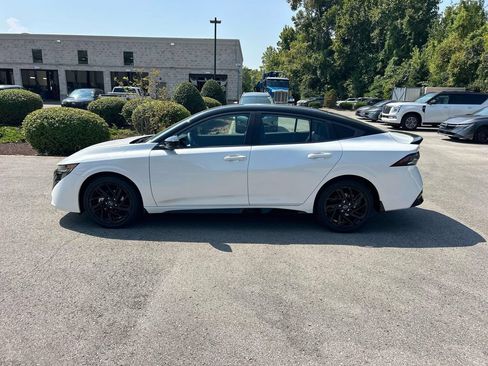 New 2027 Nissan Sentra SR w/ SR Premium Package FWD image 4
