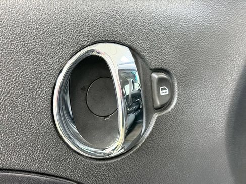 Used 2010 Chevrolet HHR LT FWD image 9