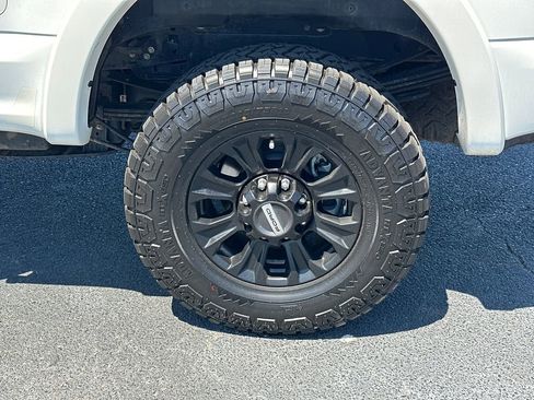 Certified 2020 Ford F350 Platinum w/ Tremor Off-Road Package AWD/4WD image 19