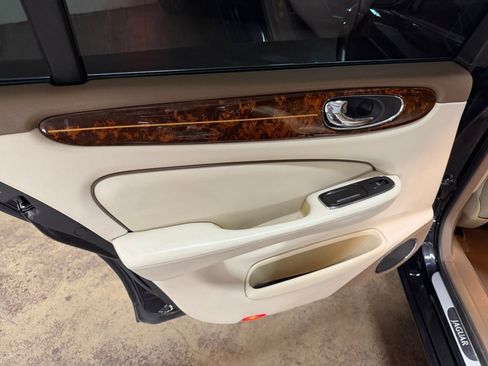 Used 2005 Jaguar XJ8 RWD image 15