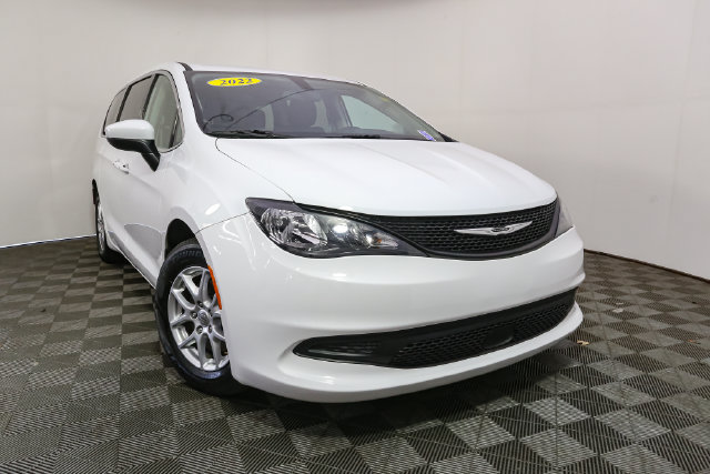 Used 2022 Chrysler Voyager LX FWD image 3