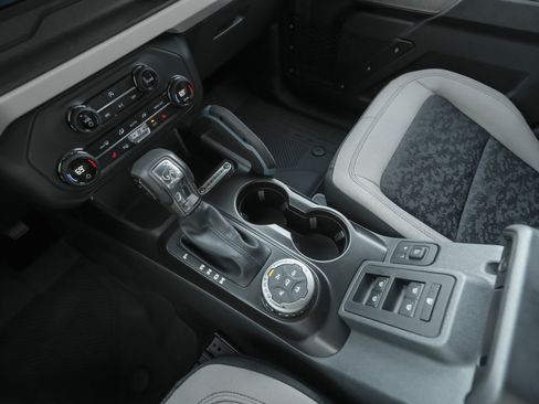 Used 2023 Ford Bronco Wildtrak image 11