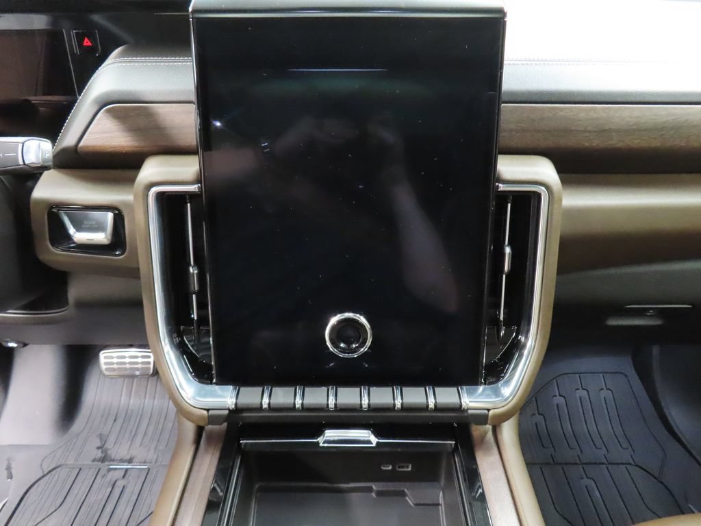 Used 2025 GMC Yukon XL Denali Ultimate AWD/4WD image 18