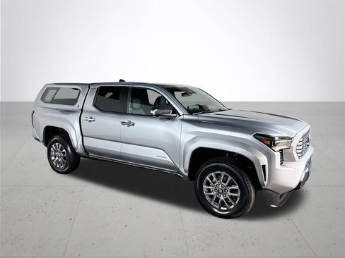 Used 2024 Toyota Tacoma Limited w/ Limited Package (LT) AWD/4WD image 4