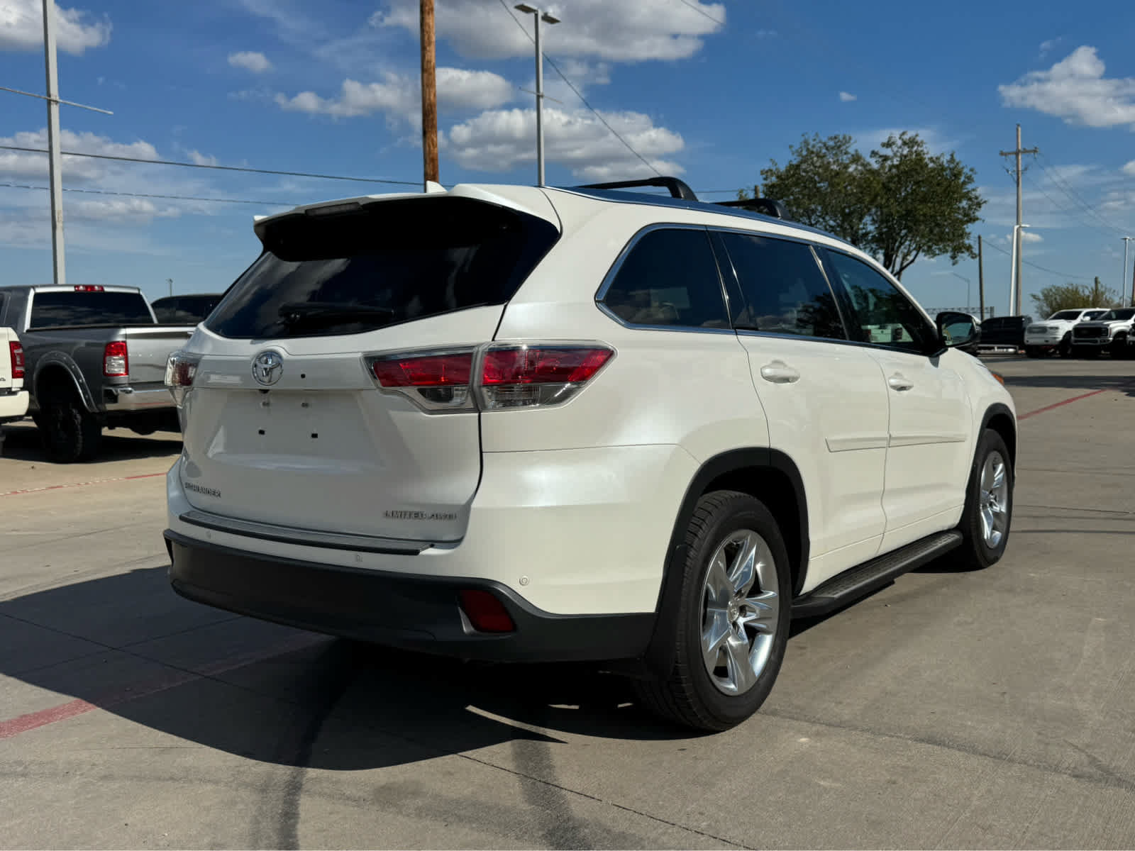 Used 2015 Toyota Highlander Limited Platinum AWD/4WD image 3