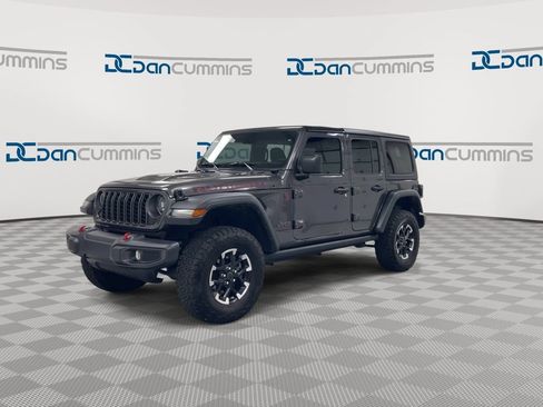 Used 2025 Jeep Wrangler Unlimited Rubicon w/ Convenience Group AWD/4WD image 4