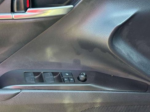 Used 2022 Toyota Camry LE FWD image 9