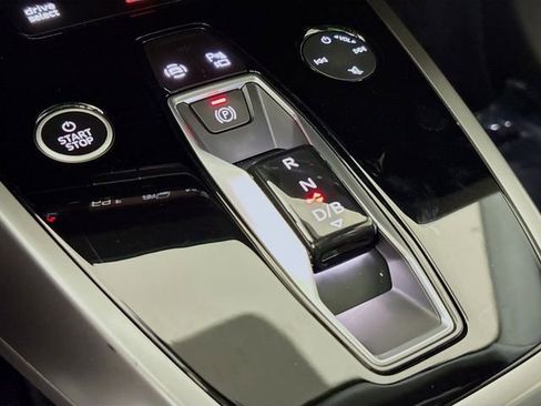 Used 2024 Audi Q4 e-tron Prestige image 18