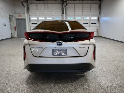 Used 2021 Toyota Prius Prime Limited image 3