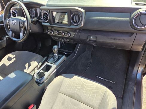 Used 2019 Toyota Tacoma TRD Off-Road w/ Technology Package AWD/4WD image 20