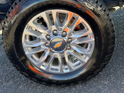 Used 2023 Chevrolet Silverado 2500 High Country w/ Z71 Off-Road Package image 54