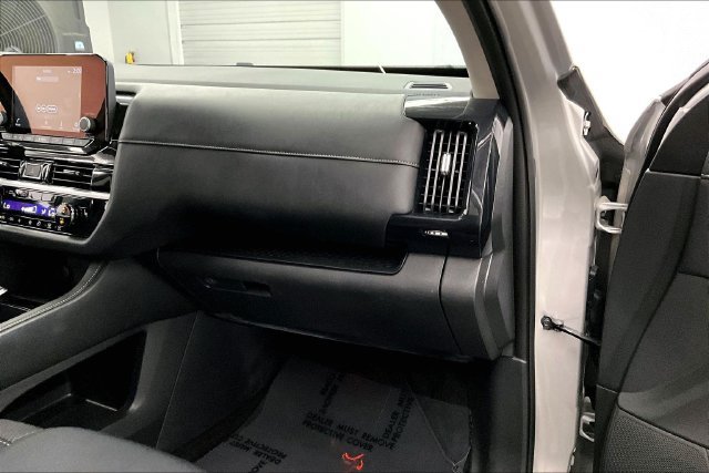 Used 2025 Nissan Pathfinder SV FWD image 18