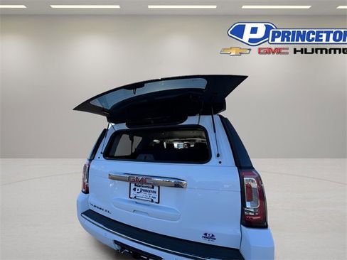 Used 2019 GMC Yukon XL Denali image 44