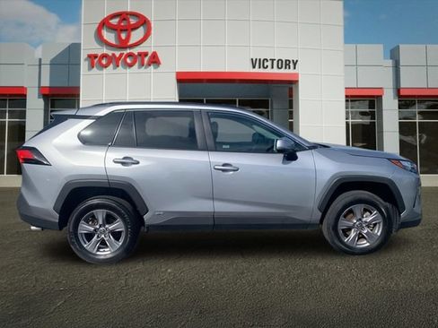 Used 2025 Toyota RAV4 XLE AWD/4WD image 2
