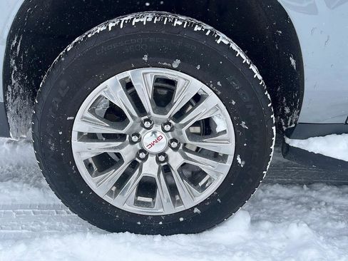 Used 2024 GMC Yukon XL Denali image 12