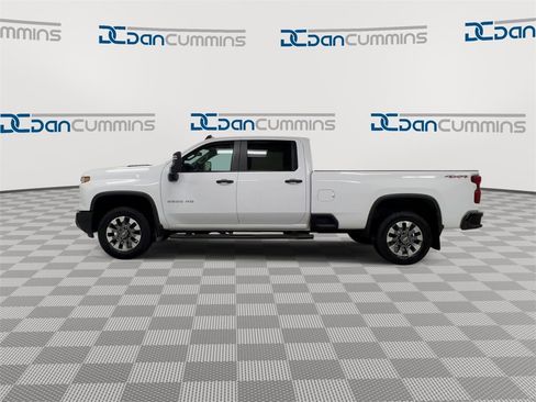 Used 2024 Chevrolet Silverado 2500 Custom w/ Custom Value Package image 5