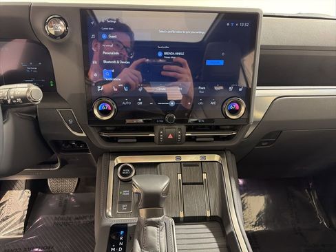 Used 2025 Lexus GX 550 w/ Accessory Package (2T) image 16