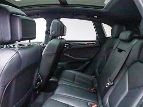 Certified 2025 Porsche Macan AWD/4WD image 20