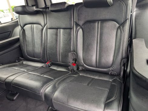 Used 2024 Jeep Wagoneer Series II w/ Flexible Seating Group RWD image 17