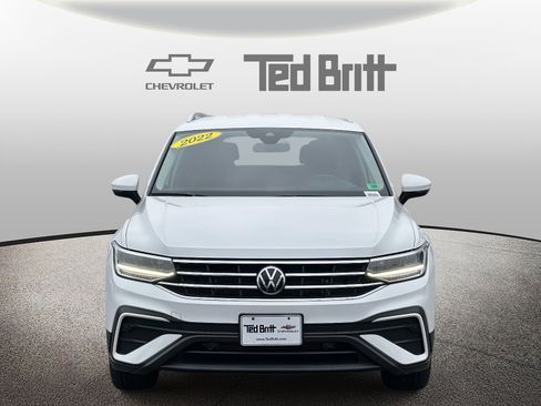 Used 2022 Volkswagen Tiguan SE image 2