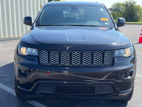 Used 2021 Jeep Grand Cherokee Laredo X AWD/4WD image 2