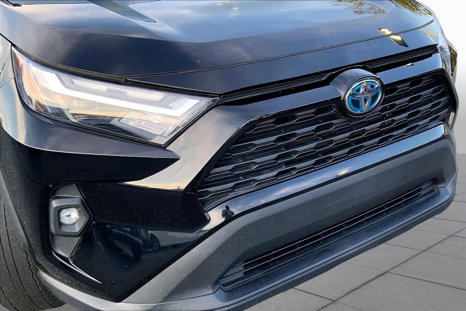 Used 2023 Toyota RAV4 AWD Hybrid image 27