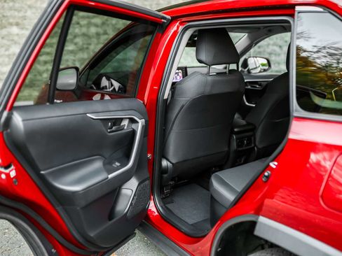 Certified 2020 Toyota RAV4 LE image 19