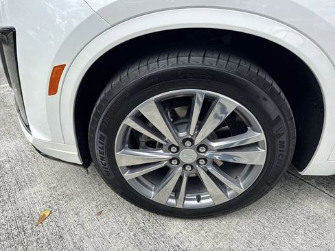 Used 2024 Cadillac XT6 Premium Luxury FWD image 10
