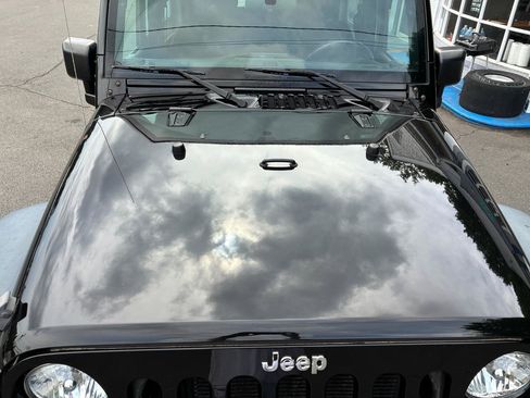 Used 2015 Jeep Wrangler Sport w/ Connectivity Group AWD/4WD image 9