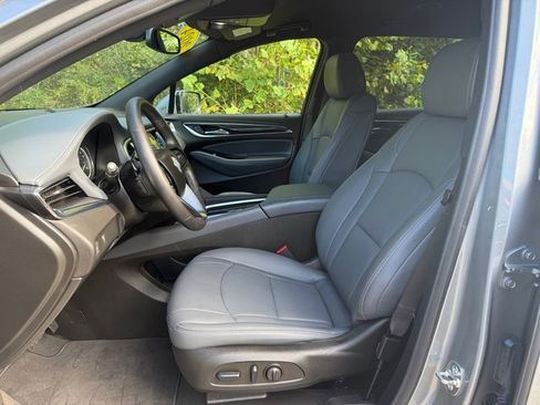 Used 2024 Buick Enclave Essence image 11