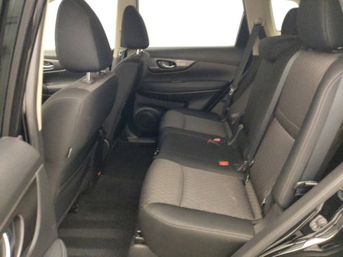 Used 2019 Nissan Rogue SV image 18