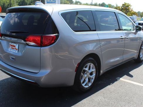 Used 2019 Chrysler Pacifica Touring Plus w/ Tire & Wheel Group FWD image 6