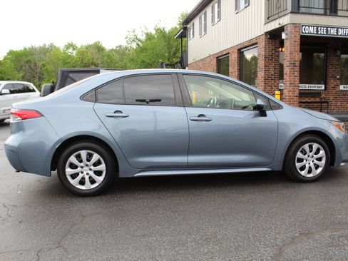 Used 2021 Toyota Corolla LE FWD image 4