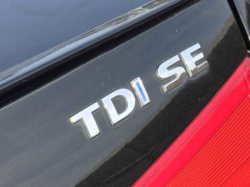 Used 2015 Volkswagen Passat TDI SE image 10