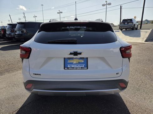 New 2026 Chevrolet Trax LT w/ Driver Confidence Package FWD image 4