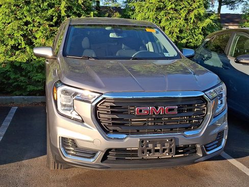 Used 2023 GMC Terrain SLE FWD image 4