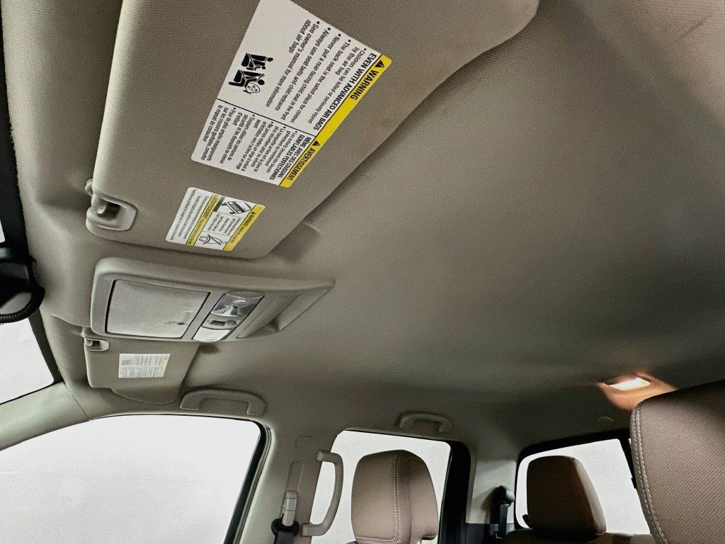 Used 2022 Nissan Frontier SV RWD image 11