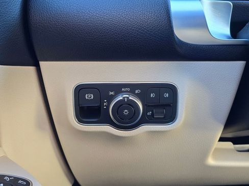 Used 2024 Mercedes-Benz GLB 250 4MATIC image 4