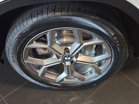 Used 2025 BMW X4 xDrive30i image 8