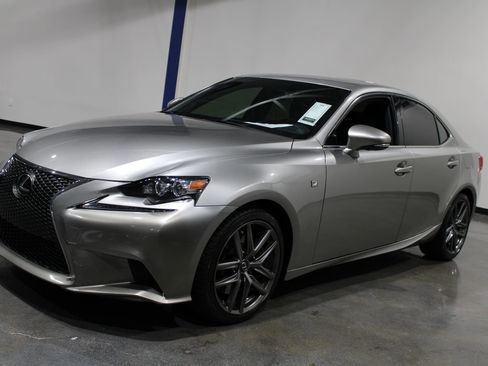 Used 2016 Lexus IS 200t image 4